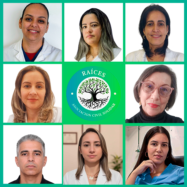 Salud Integral - Doctores en interconsulta revisando ecografía